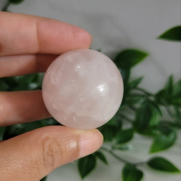 Rose Quartz sphere - Picture 6 of 6